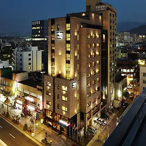 Urban Island Hotel