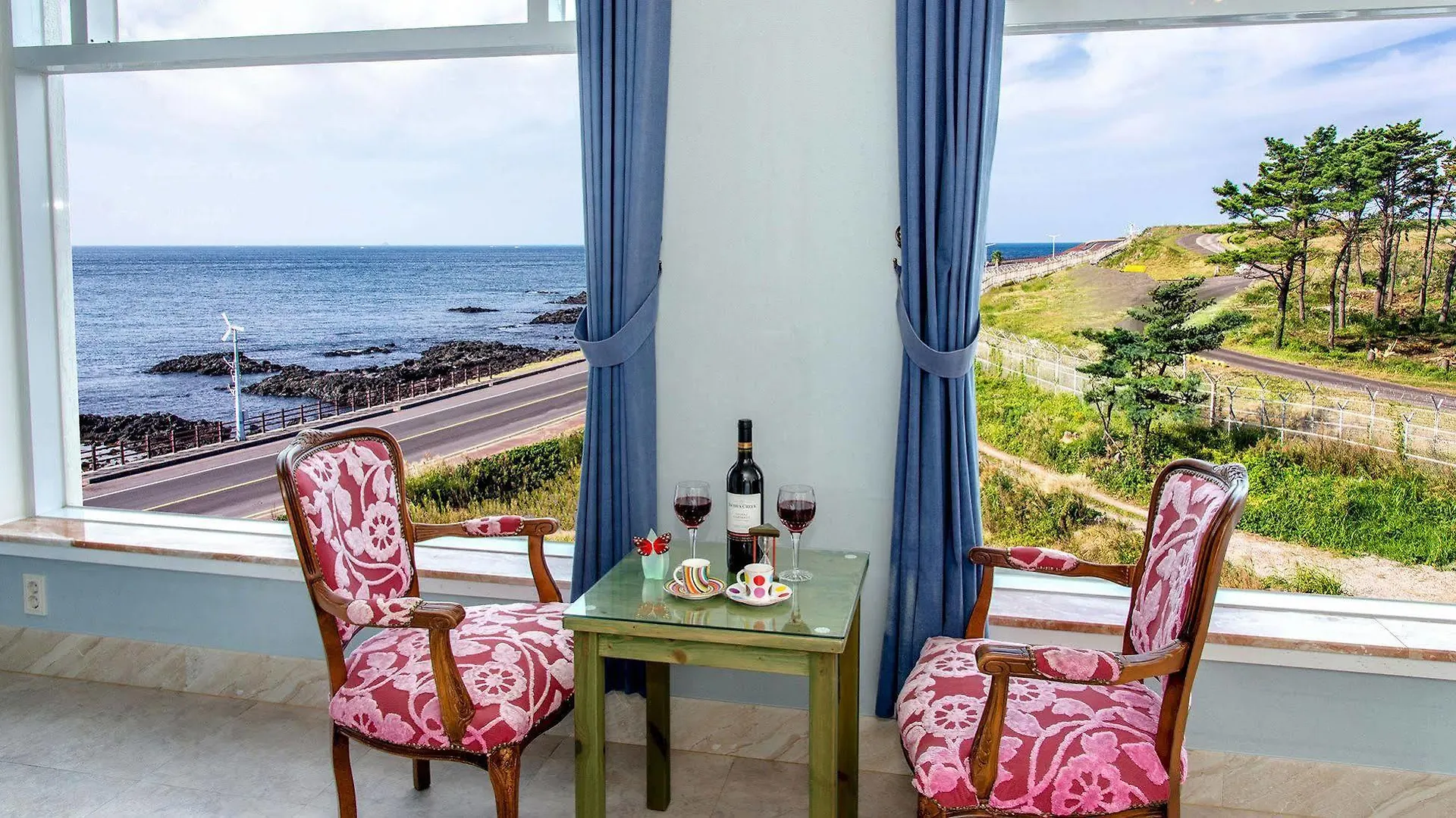 Hotel White House Jeju 3*,  South Korea